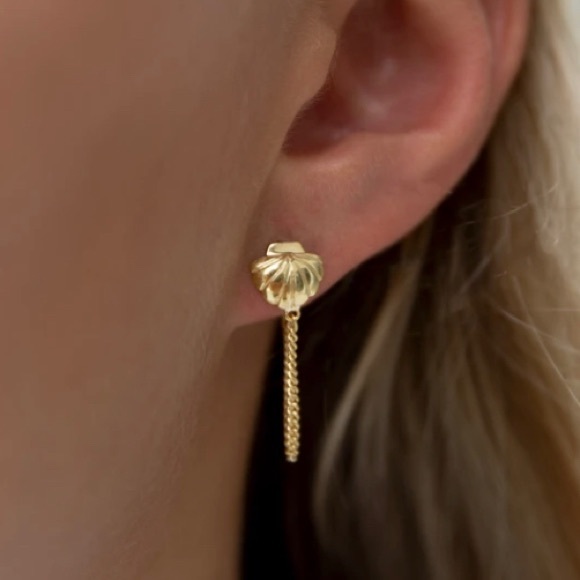 Jewelry - Shell earrings ✨ WILL ACCEPT OFFERS :)